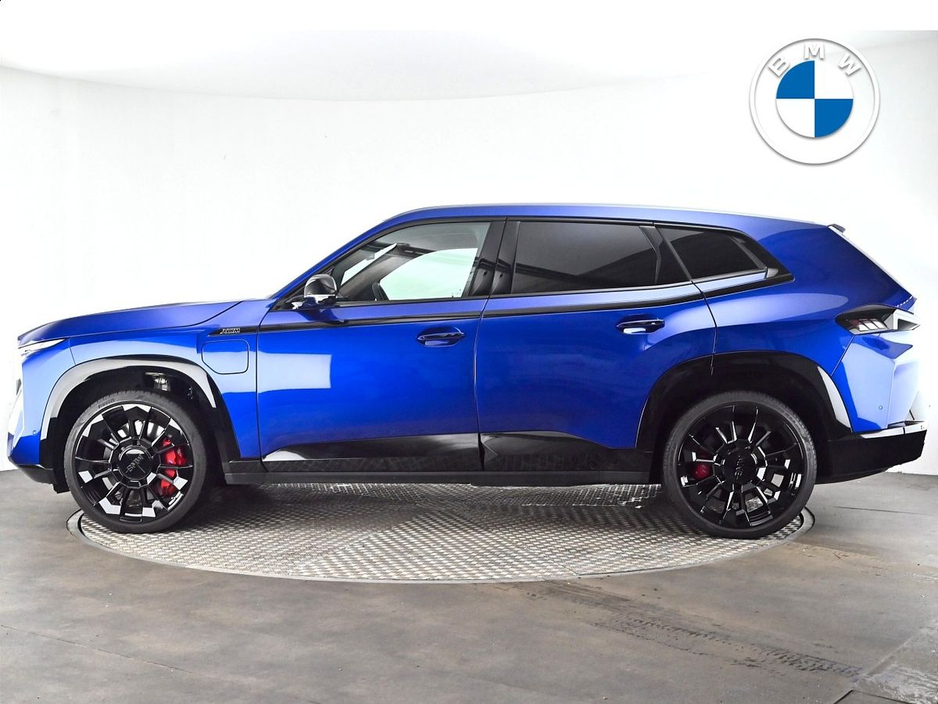 2025 BMW XM - image 3