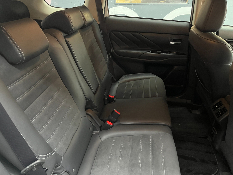 2019 Mitsubishi Outlander €21950! 2019 MITSUBISHI OUTLANDER PHEV G PLUS PACKAGE 2.4 AUTOMATIC / CRUISE CONTROL / 360° PARKING CAMERA / ELECTRIC MEMORY & HEATED SEATS / HEATED STEERING WHEEL / PADDLE SHIFTERS AND MORE €21,950