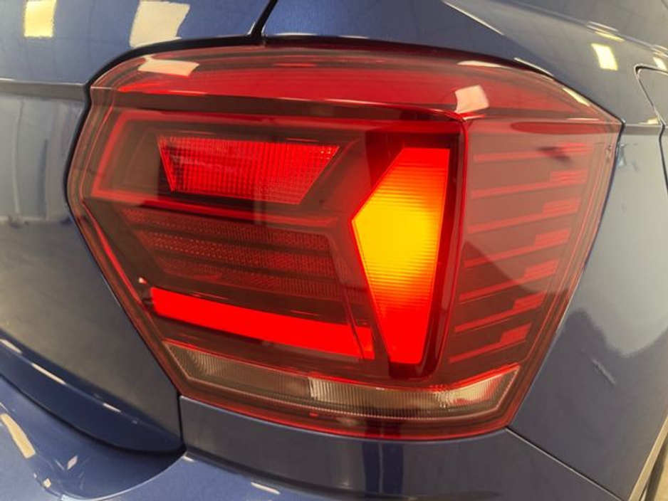 2018 Volkswagen Polo - image 19