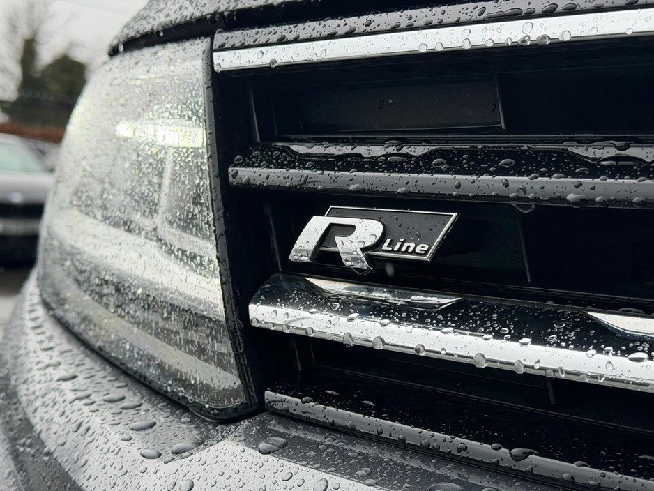 2017 Volkswagen Tiguan - image 10