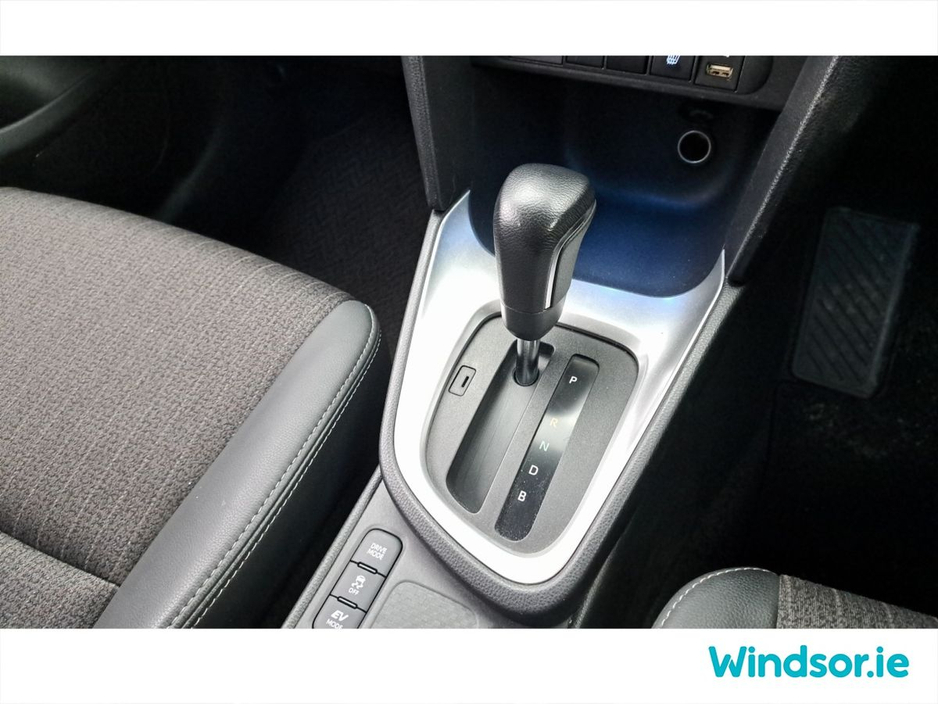 2023 Toyota Yaris Cross - image 13