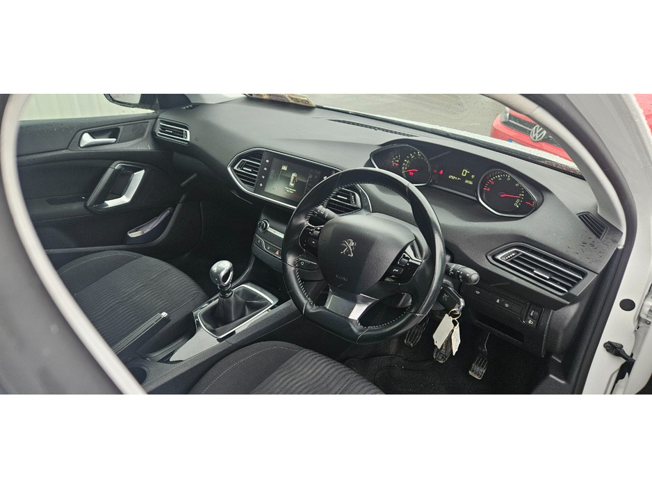 2016 Peugeot 308 - image 23