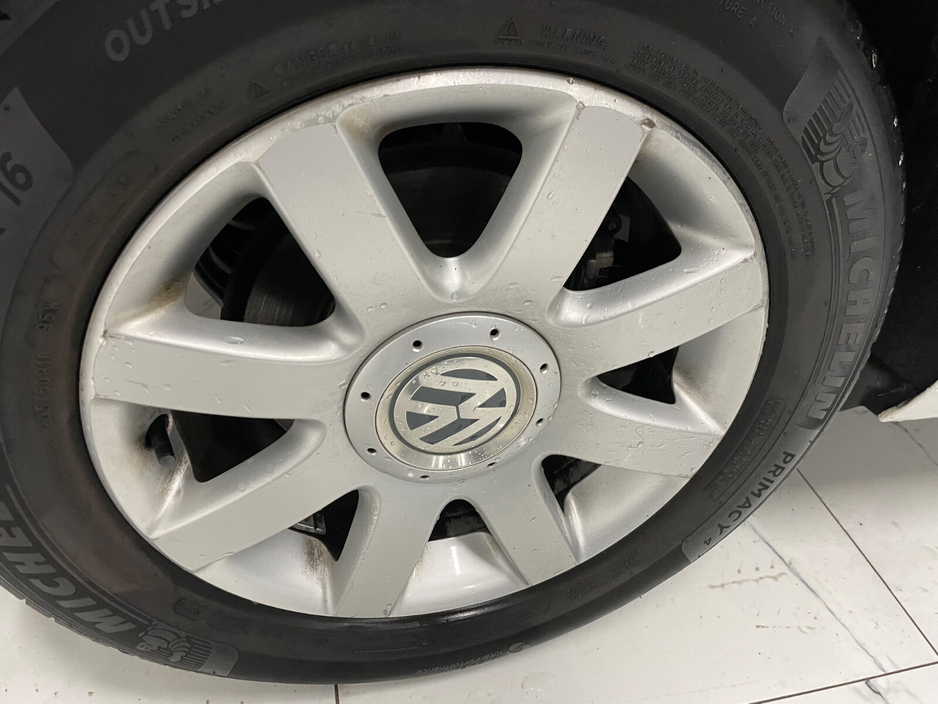 2017 Volkswagen Touran  €30,995