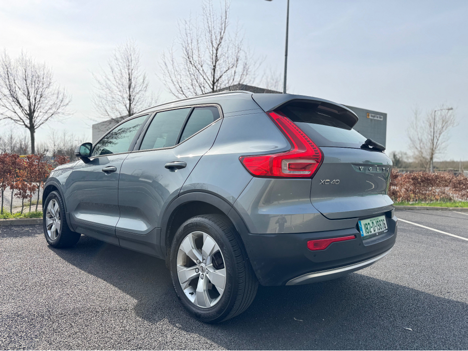 2018 Volvo XC40 - image 3