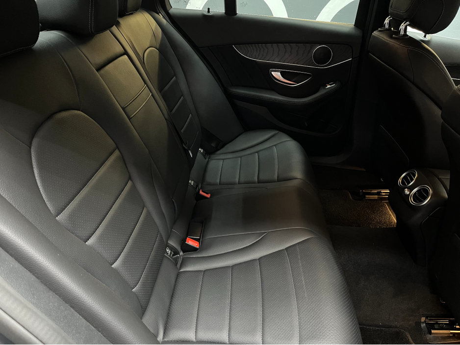 2020 Mercedes-Benz C Class 2020 MERCEDES-BENZ C220D LAUREUS EDITION SPORTS P 2.0 AUTOMATIC / CRUISE CONTROL / REVERSE CAMERA / ELECTRIC MEMORY & HEATED SEATS / PADDLE SHIFTERS AND MORE