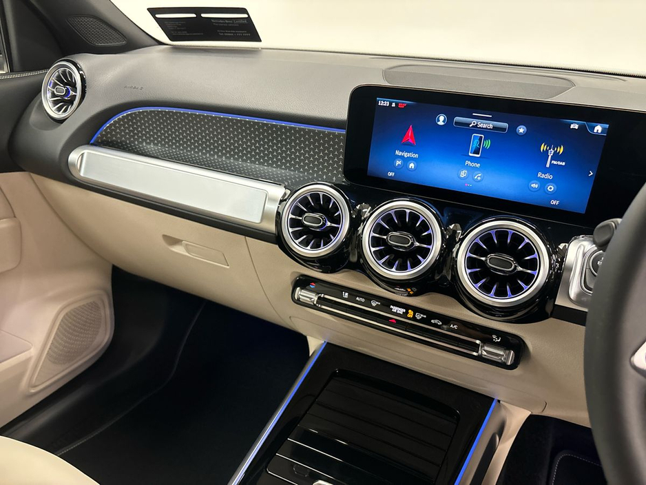 2025 Mercedes-Benz GLB - image 16