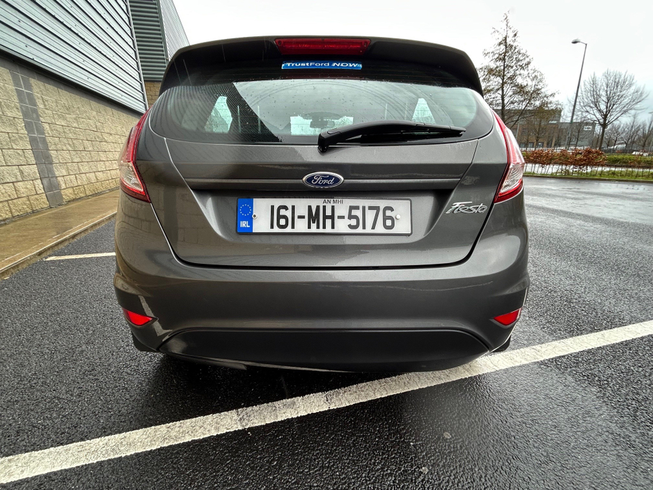 2016 Ford Fiesta - image 6