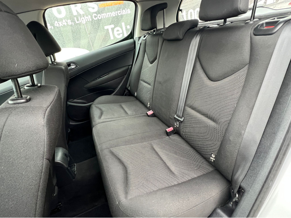 2009 Peugeot 308 - image 11