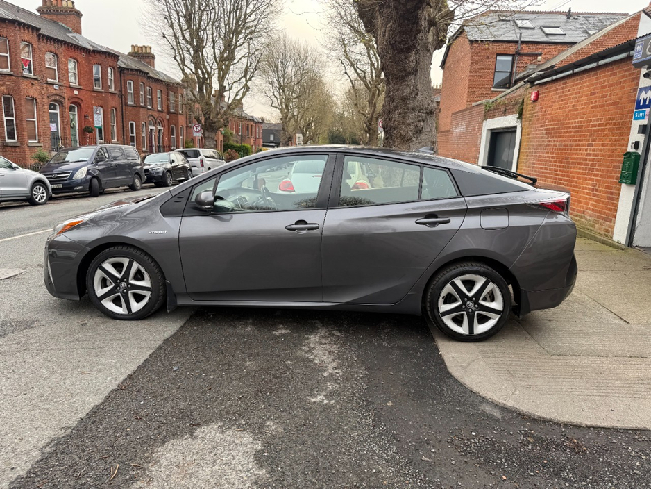 2018 Toyota Prius - image 8