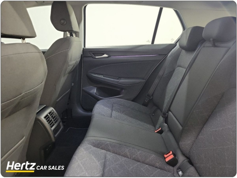 2023 Volkswagen Golf LIFE 2.0 TDI 115HP Diesel Manual €26,995