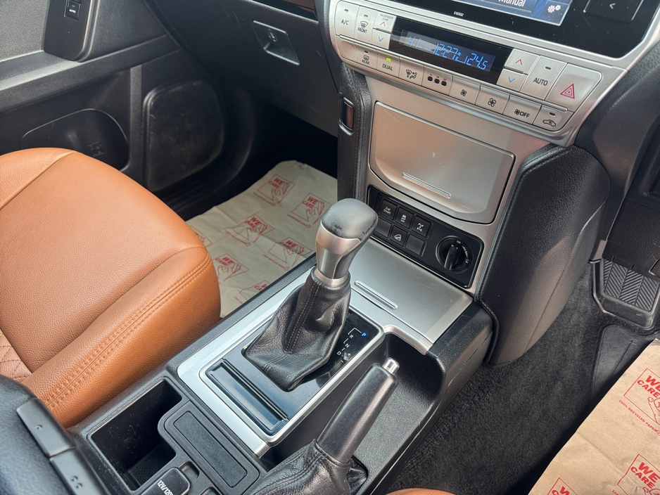 2019 Toyota Landcruiser - image 18