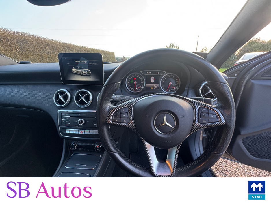 2018 Mercedes-Benz 180 - image 12