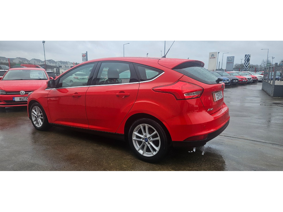 2015 Ford Focus - image 18