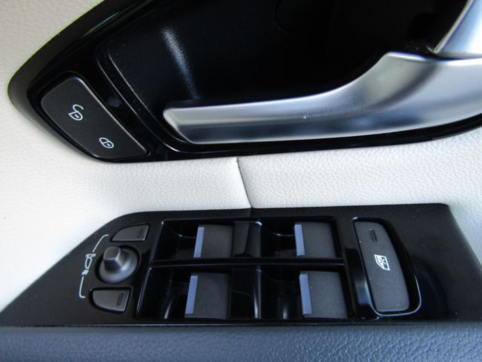 2017 Land Rover Range Rover Evoque - image 29