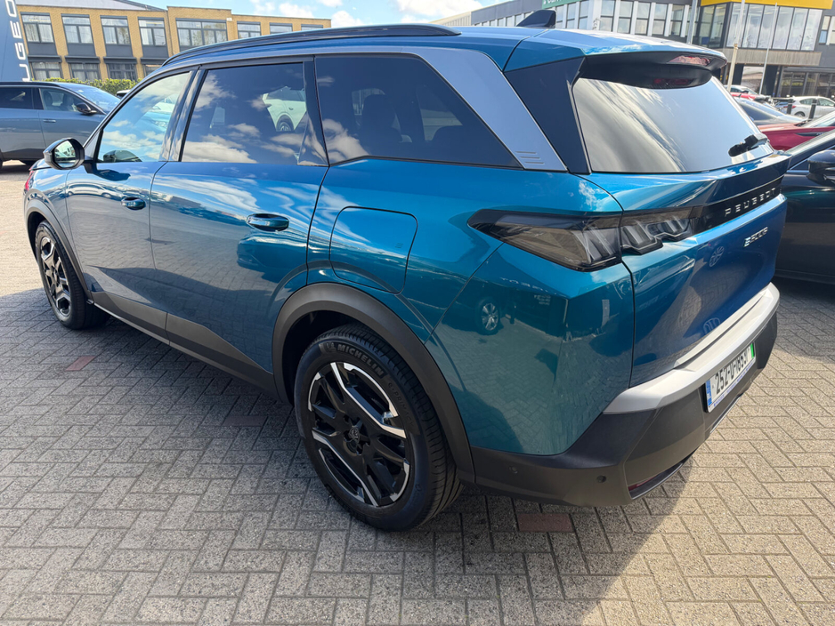 2025 Peugeot 5008 - image 7