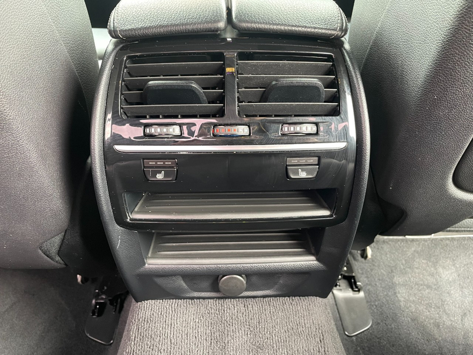 2019 BMW 5 Series - image 13