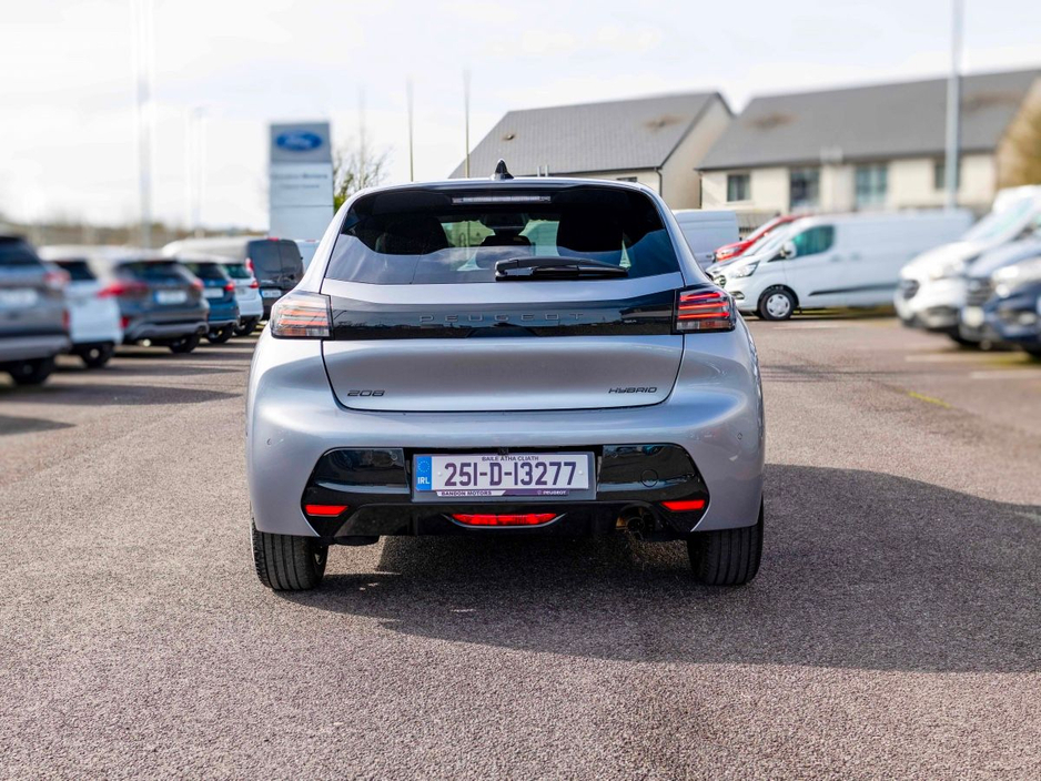 2025 Peugeot 208 - image 17