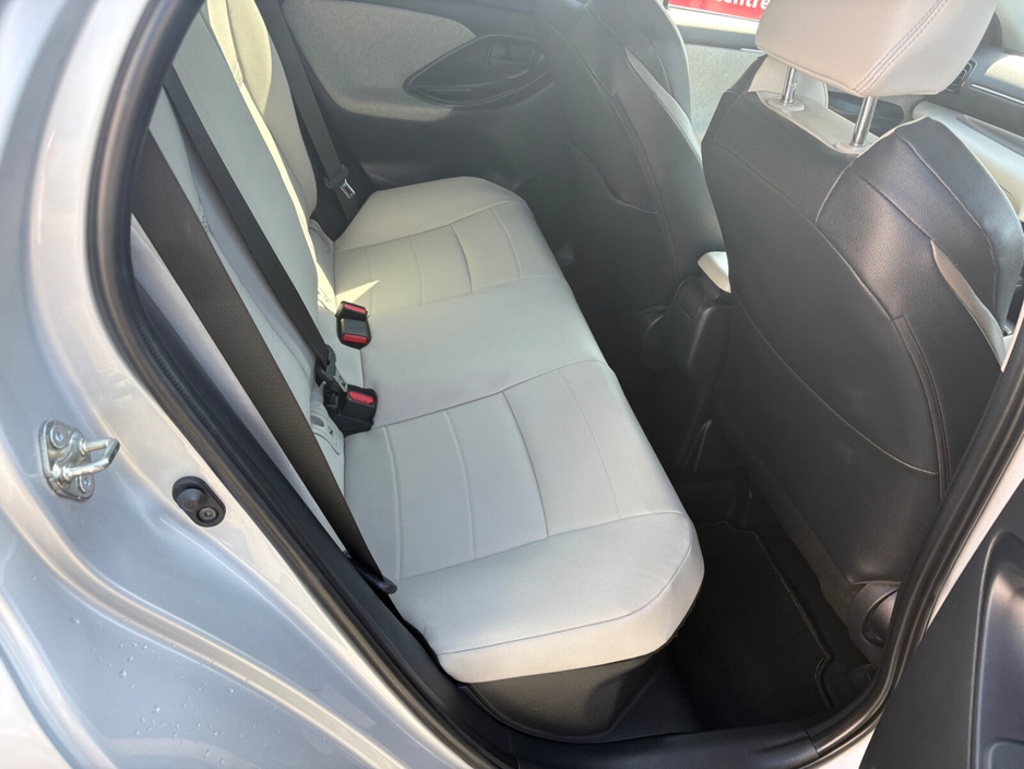 2022 Toyota Yaris - image 11