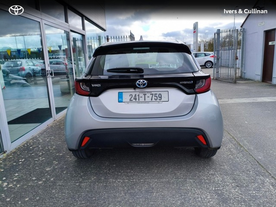 2024 Toyota Yaris - image 10
