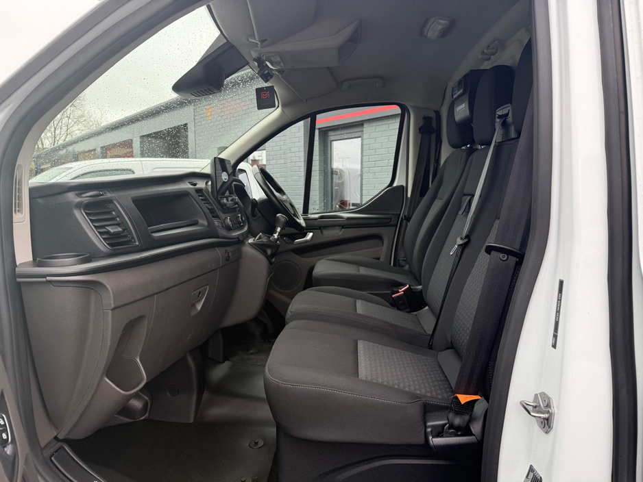 2021 Ford Transit Custom - image 13