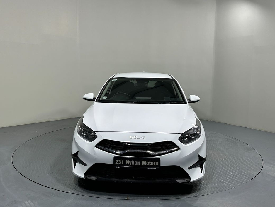 2023 Kia Ceed - image 2