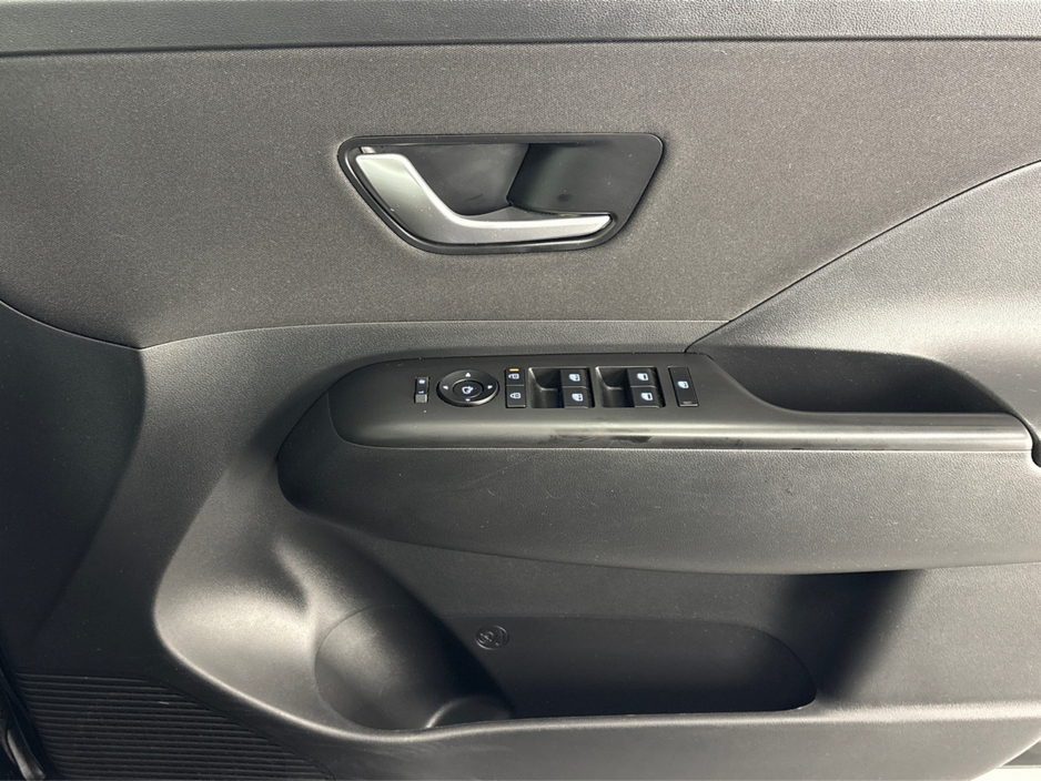 2024 Hyundai Kona ELEGANCE 48KWH**DIGITAL DASH**TOUCH SCREEN MEDIA**APPLE CAR PLAY**DUAL CLIMATE**MULTIFUNCTIONAL STEERING WHEEL**CRUISE CONTROL**HEATED SEATS**HEATED STEERING WHEEL**REVERSE CAMERA**PARKING SENSORS** €31,995