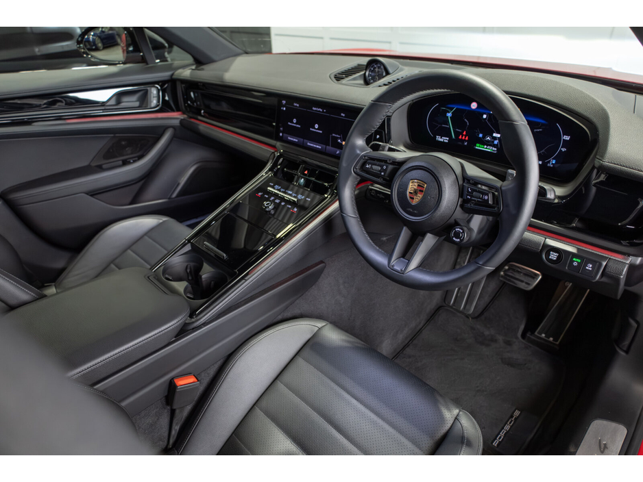 2025 Porsche Panamera - image 8