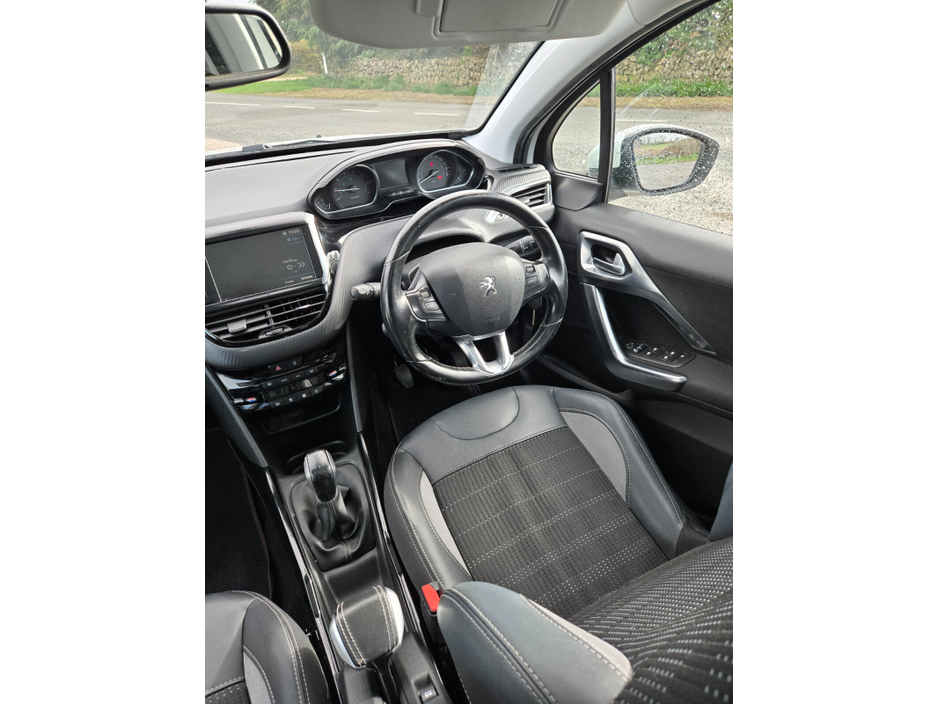 2019 Peugeot 2008 - image 8