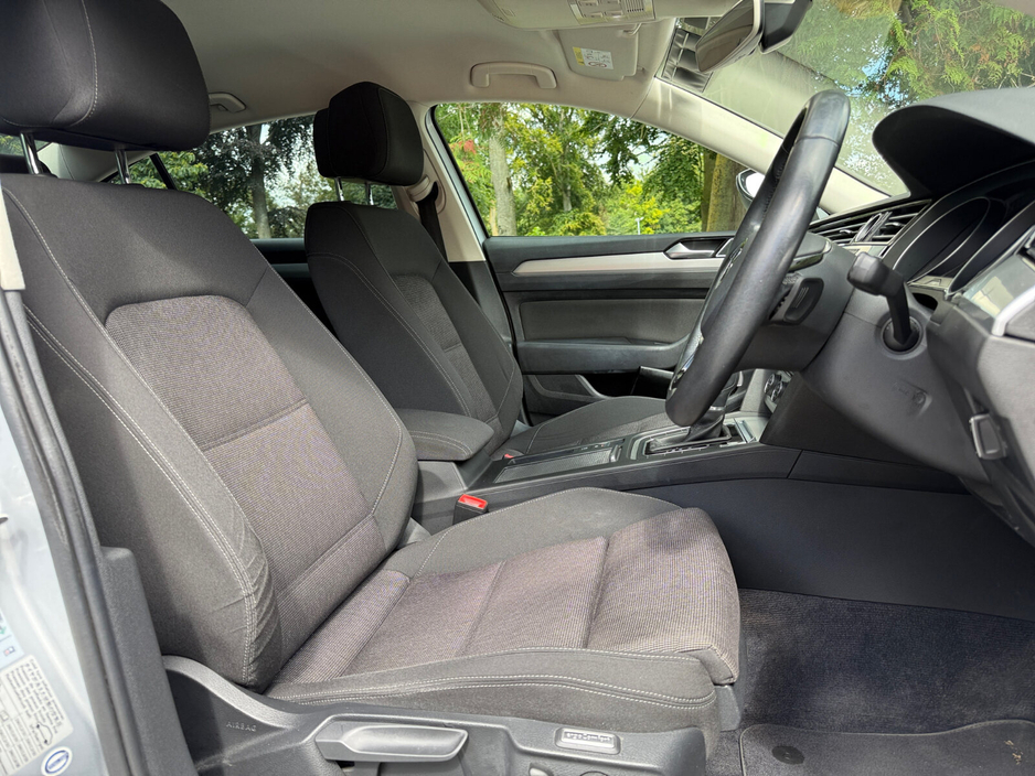 2016 Volkswagen Passat - image 16