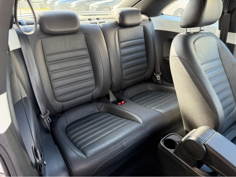 2017 Volkswagen Beetle - image 21