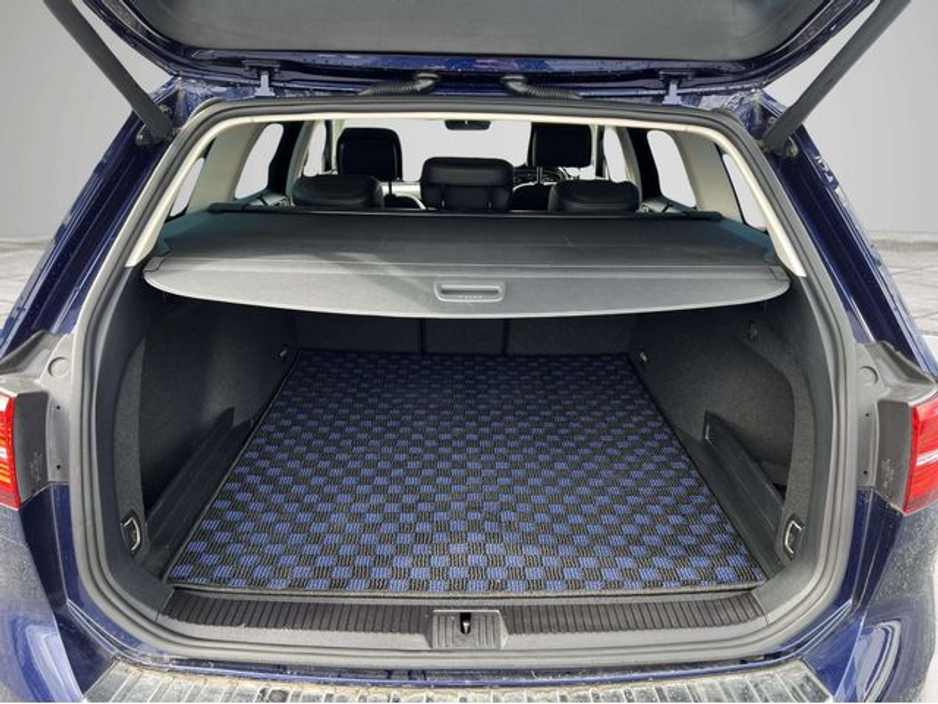 2019 Volkswagen Passat - image 18