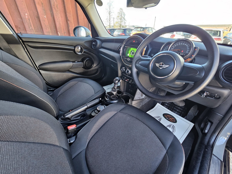 2016 MINI Hatch - image 18