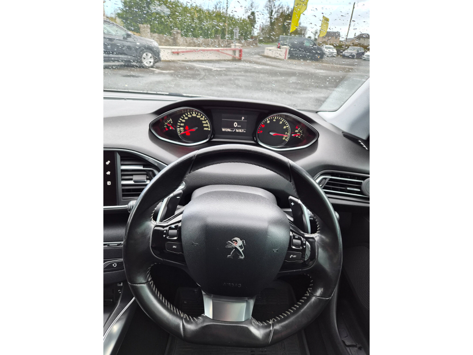 2015 Peugeot 308 - image 11