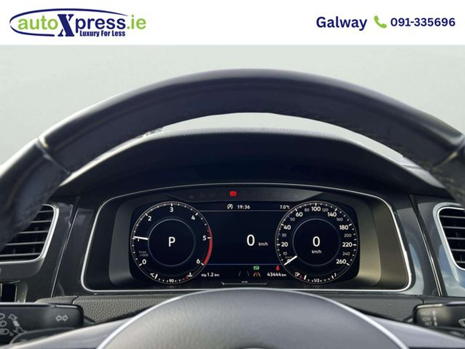 2019 Volkswagen Golf - image 2