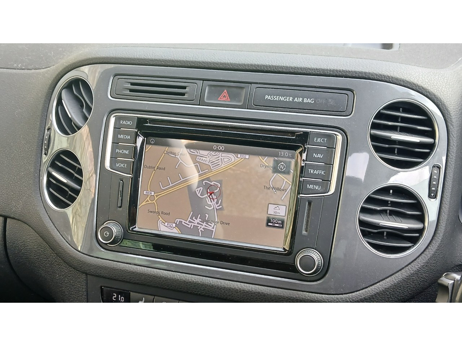 2016 Volkswagen Tiguan - image 2