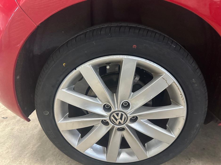 2015 Volkswagen Golf - image 8