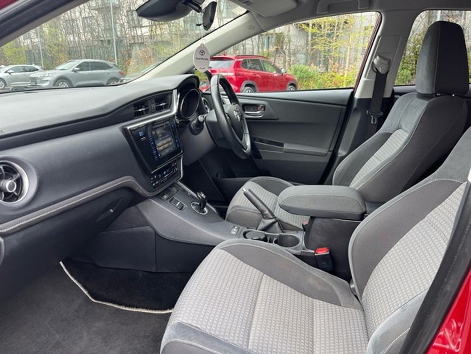 2018 Toyota Auris - image 6