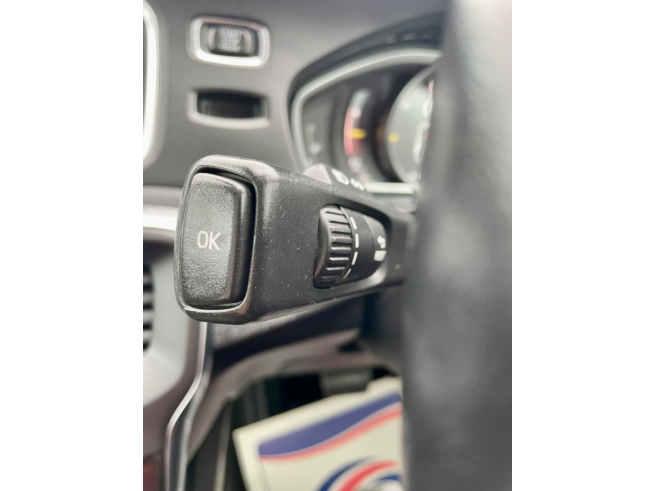 2017 Volvo V40 - image 39