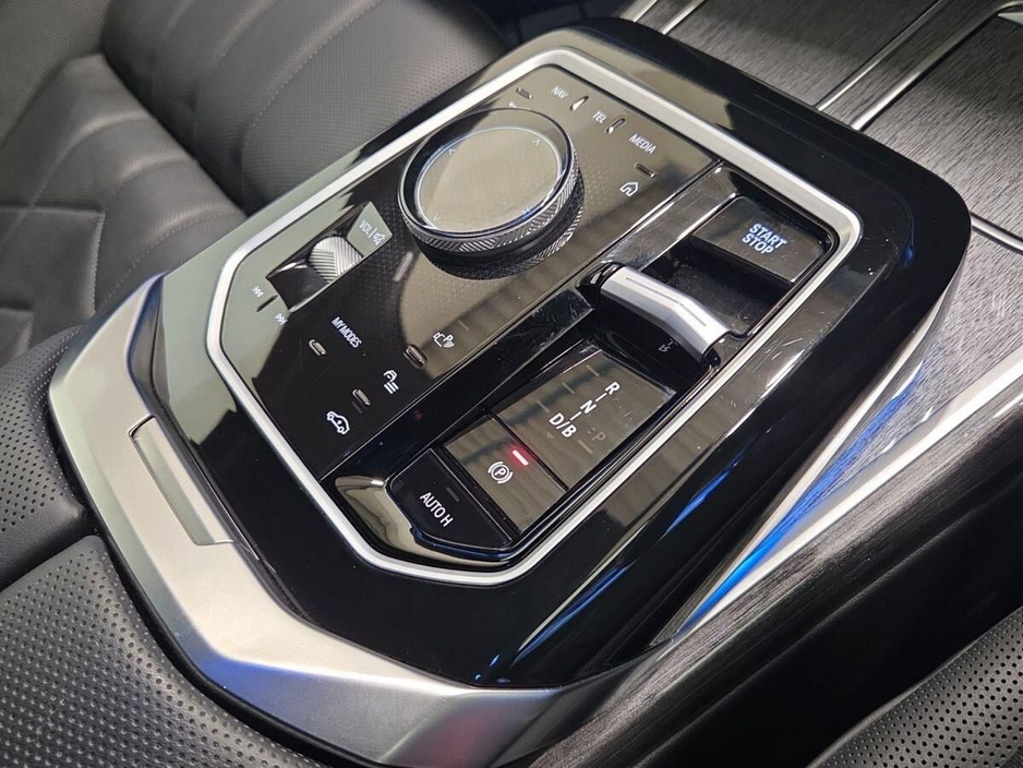 2024 BMW i7 - image 10