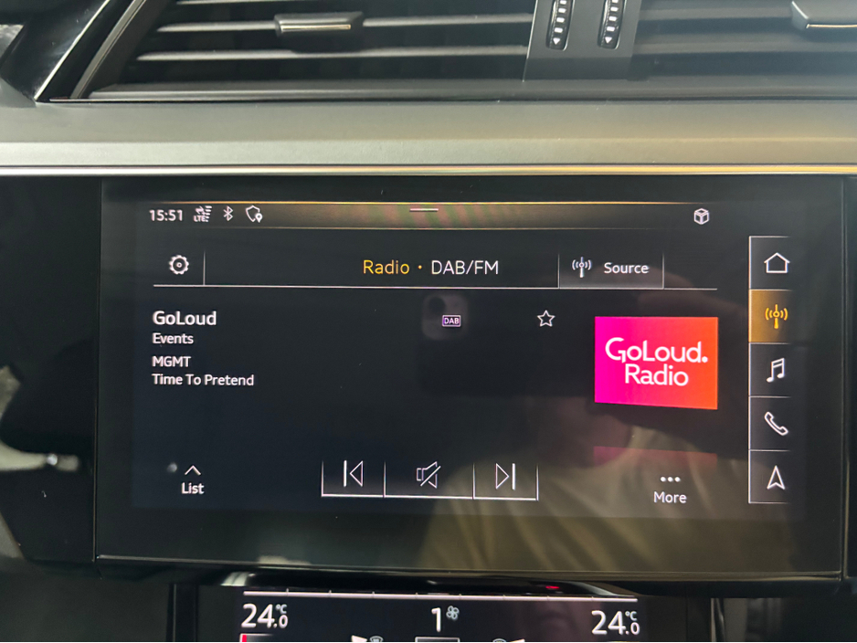 2021 Audi e-tron - image 19