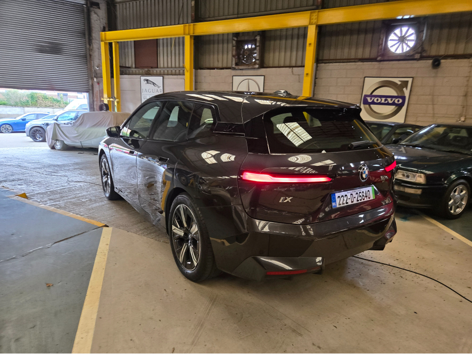 2022 BMW iX - image 23