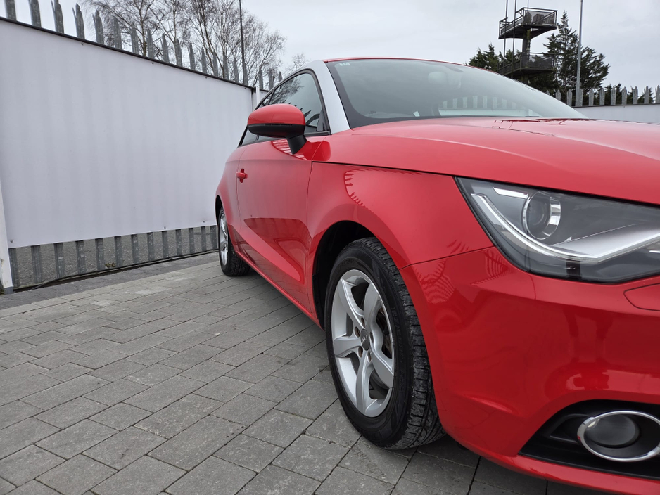 2012 Audi A1 - image 2