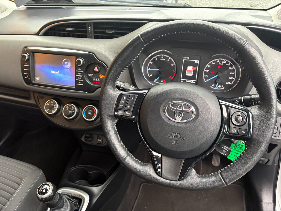 2018 Toyota Yaris - image 14