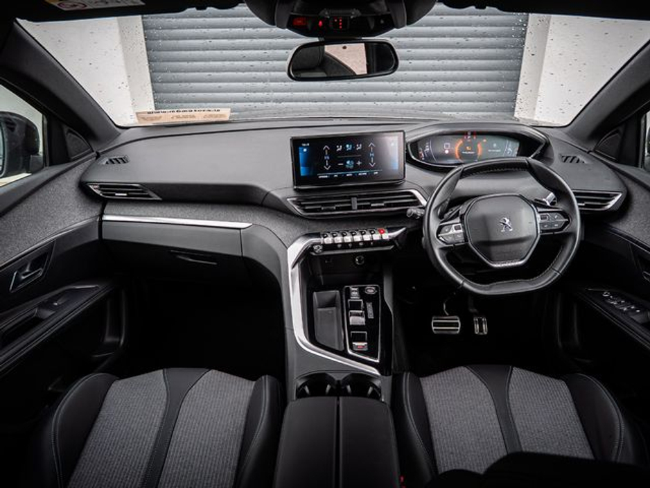 2023 Peugeot 3008 - image 9