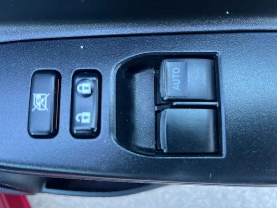 2020 Toyota Yaris - image 11