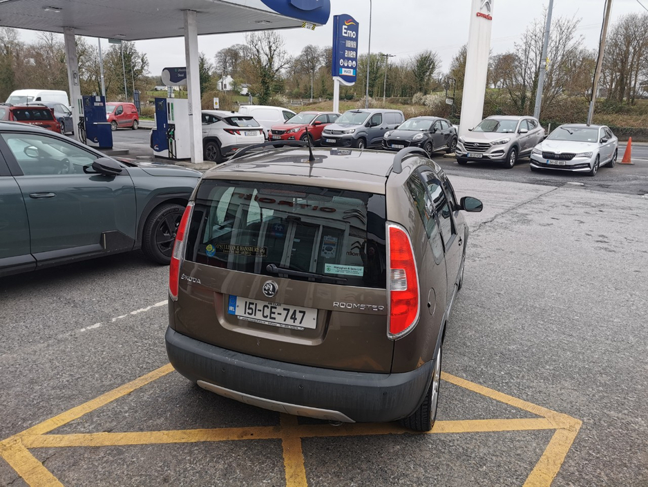 2015 Skoda Roomster - image 3