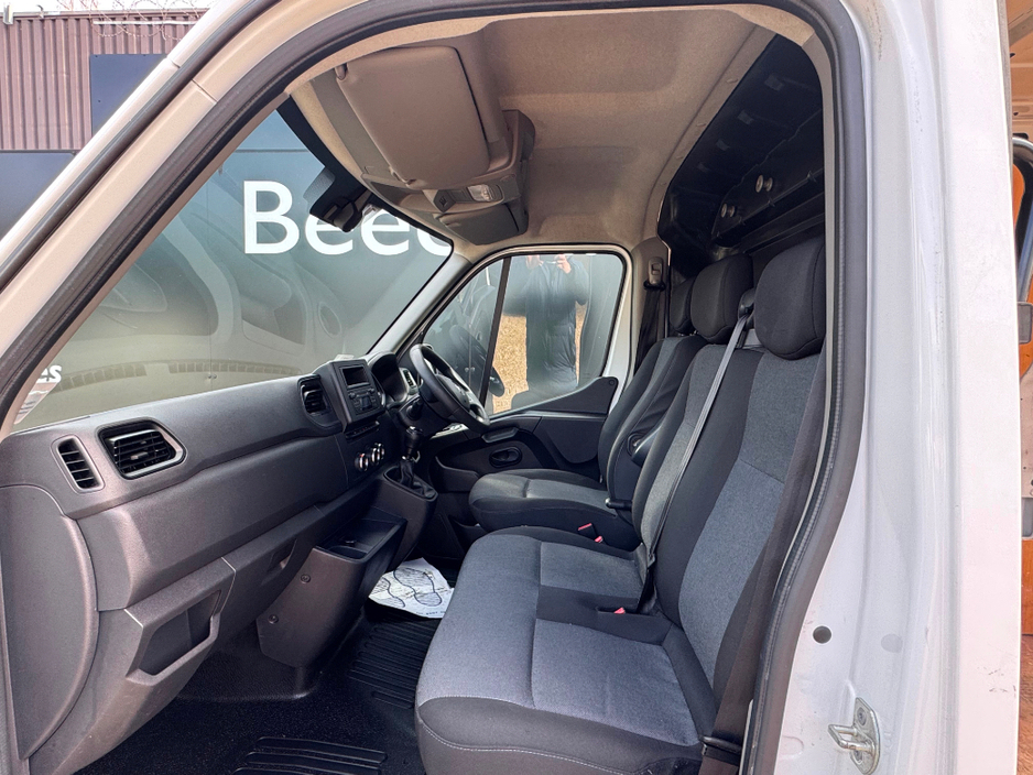 2022 Renault Master - image 15
