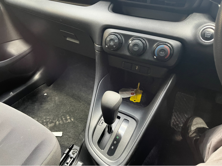 2020 Toyota Yaris - image 15