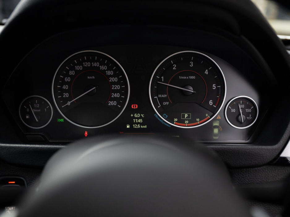 2013 BMW 3 Series - image 15