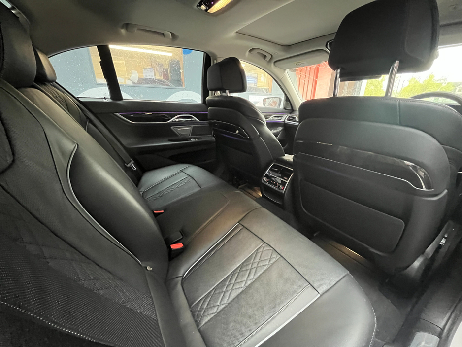2017 BMW 7 Series - image 16